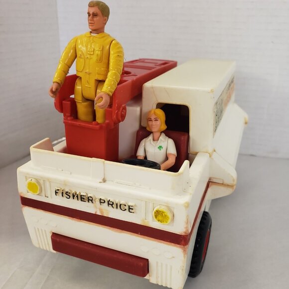 Fisher-Price Other - vintage Fisher Price 1974 Resuce truck w/figures as is